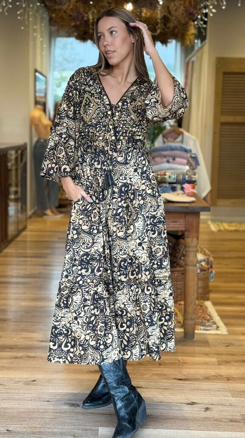 VESTIDO CON BORDADOS EN CANUTILLOS (70088)
